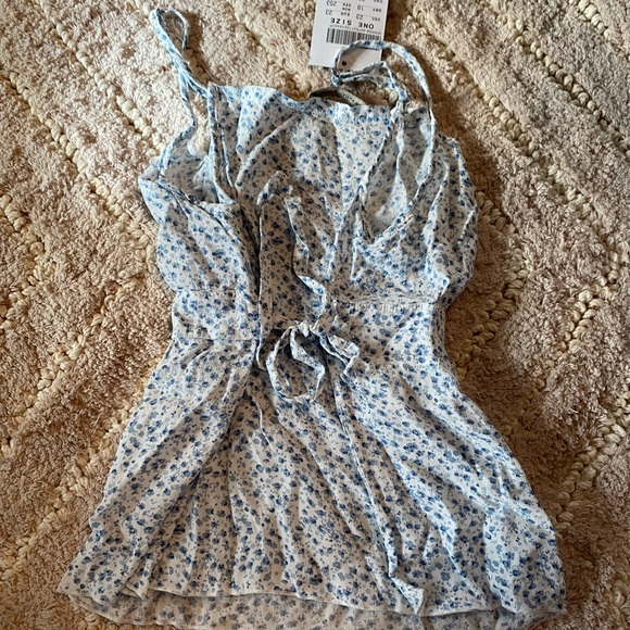 Brandy Melville top ( never worn ) XS - Picture 2 of 3